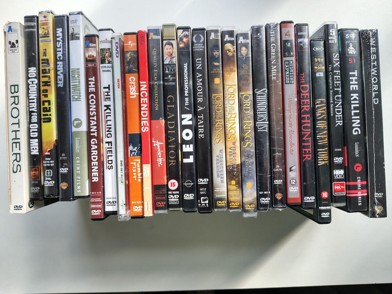 Vijfentwintig DVD"s.