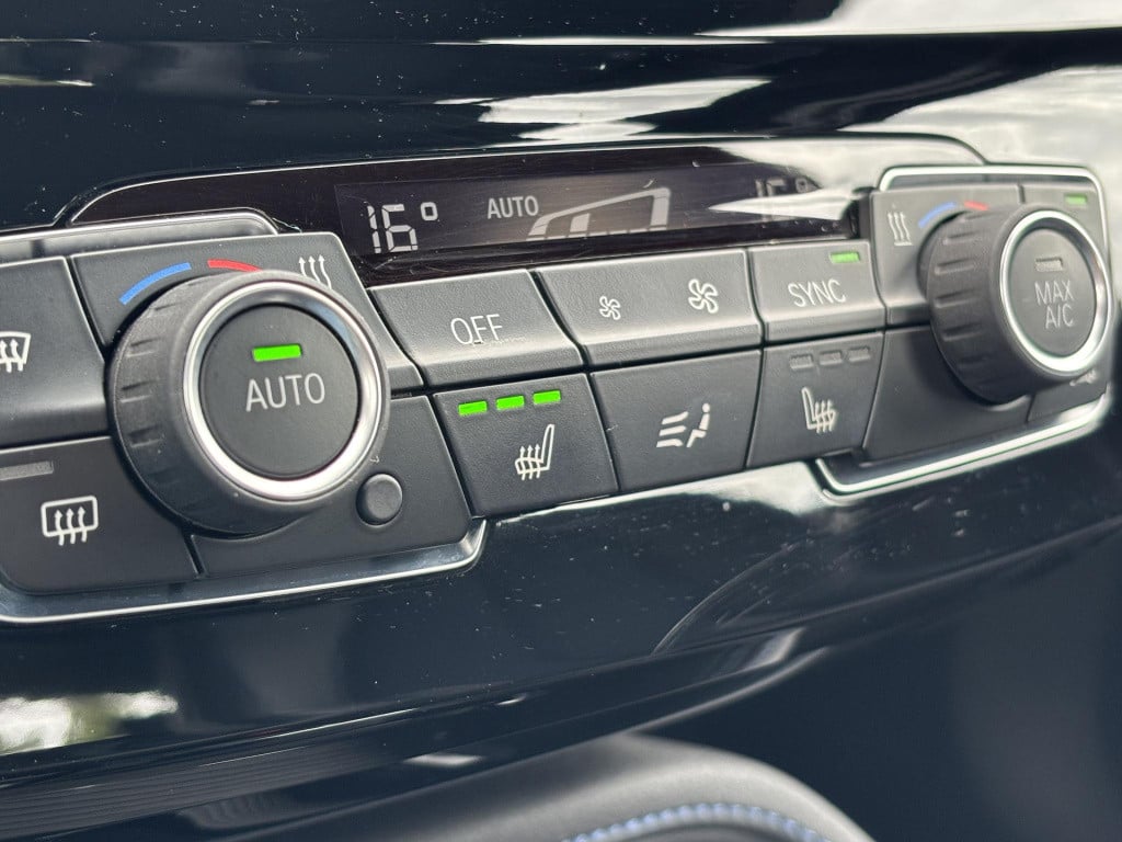BMW X1 sdrive18i high executive m sport | trekhaak afneembaar | sportstoele