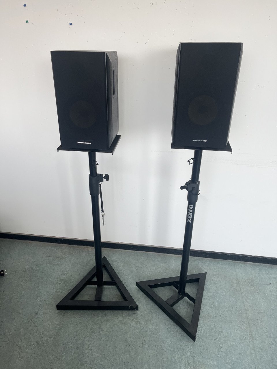 Thonet & Vander monitorset bluetooth met statieven