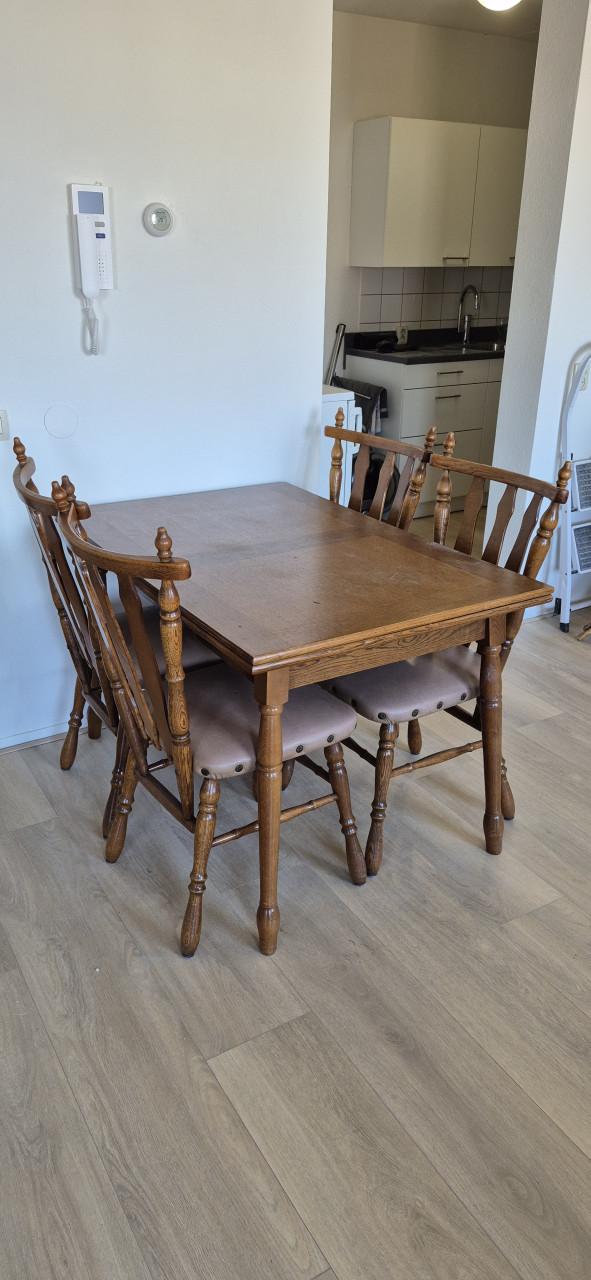 Tafel + stoelen