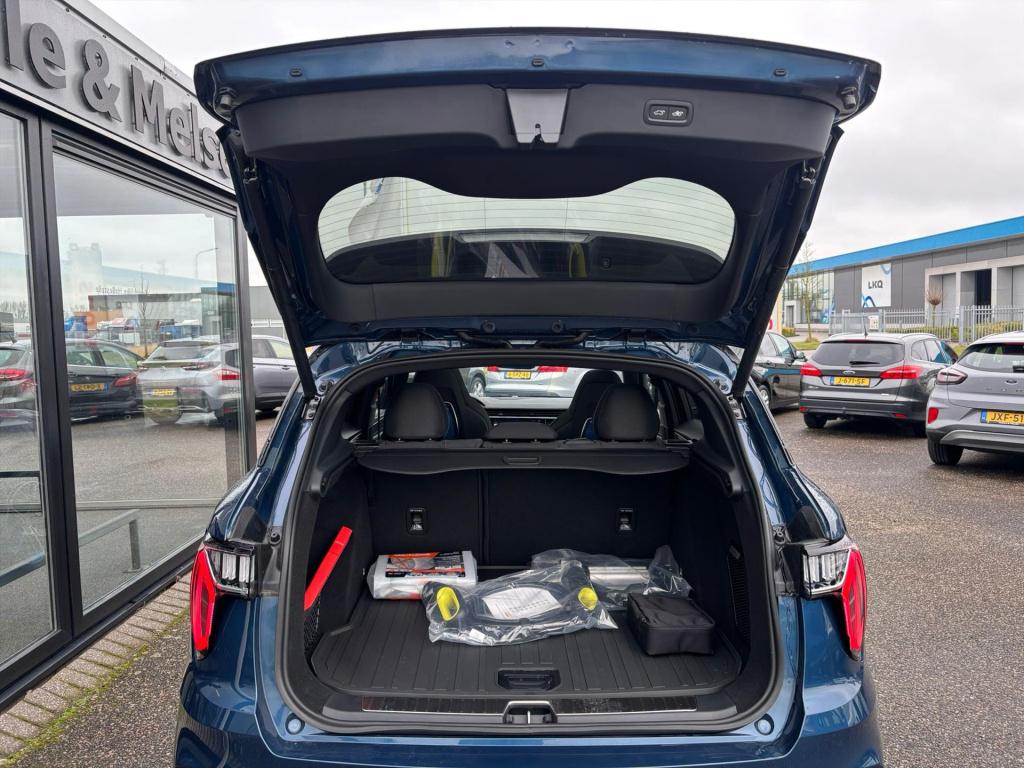 Lynk & Co 01 261pk phev, stuurverwarming, pano dak, carplay