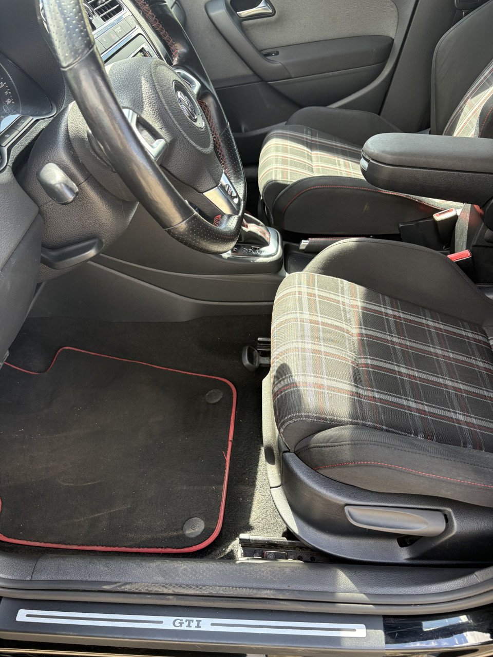 Volkswagen Polo 1.4 TSI 132KW DSG 2011 Zwart
