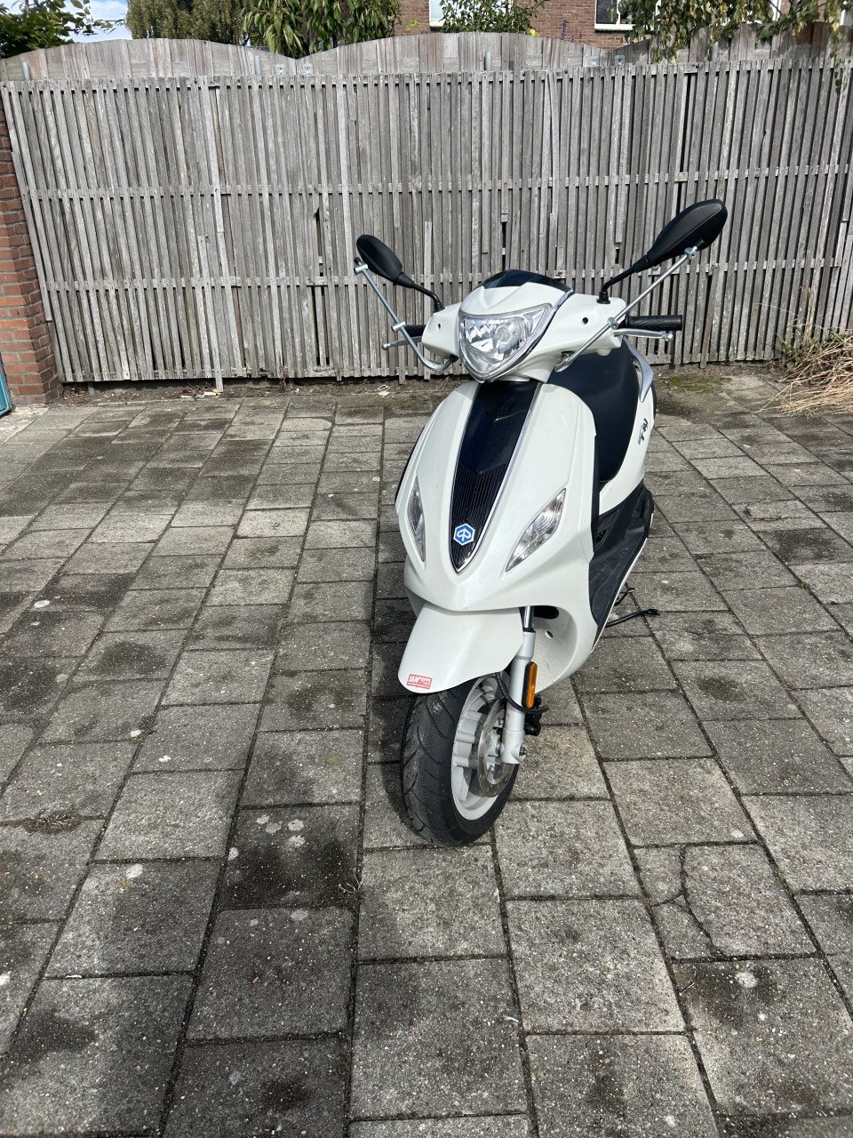 Piaggio fly