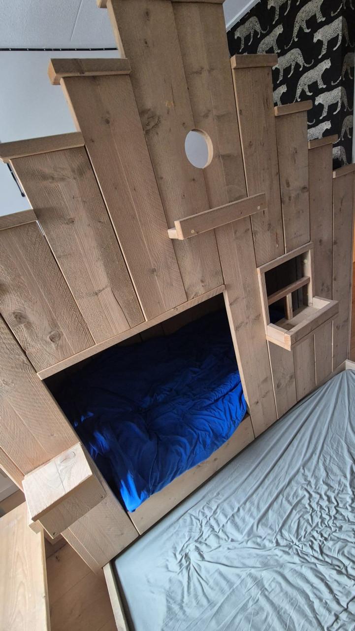 Steigerhouten huisjesbed