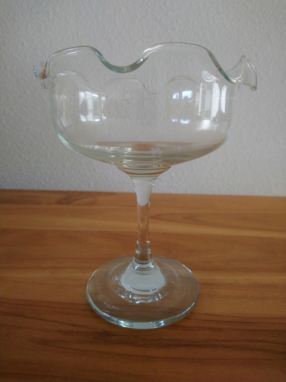 Glazen schaaltje op voet