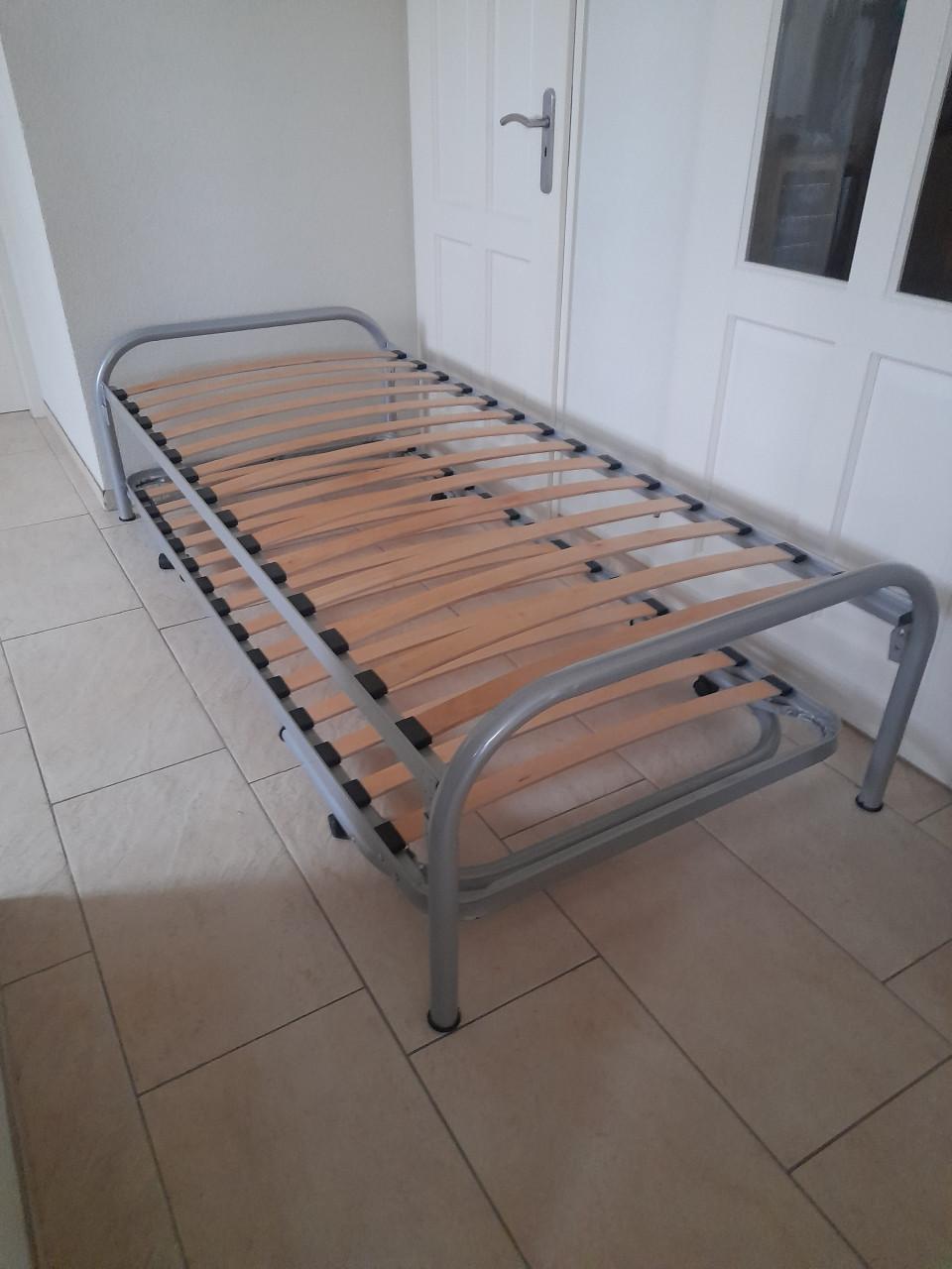 Bed met onderschuif bed  ( in goede staat)