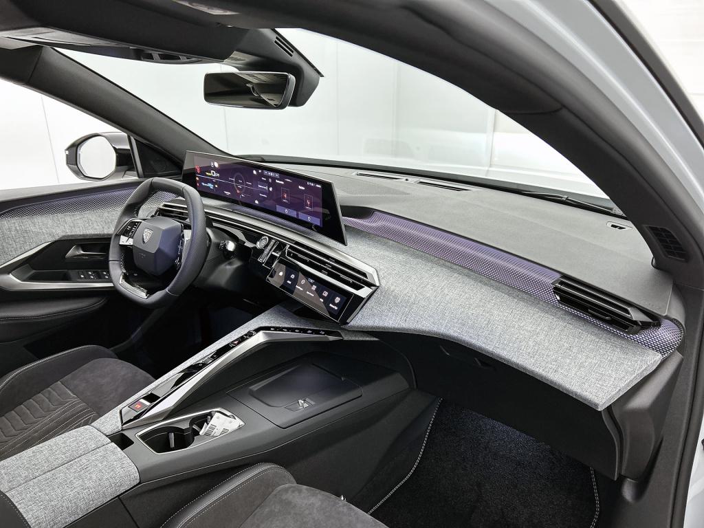 Peugeot E-3008 gt avantage 210 pk 73 kwh | trekhaak | 360 vision camera | w