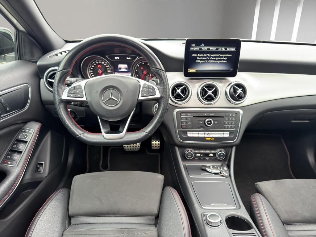 Mercedes-Benz Gla-klasse 180 business solution amg pano camera clima