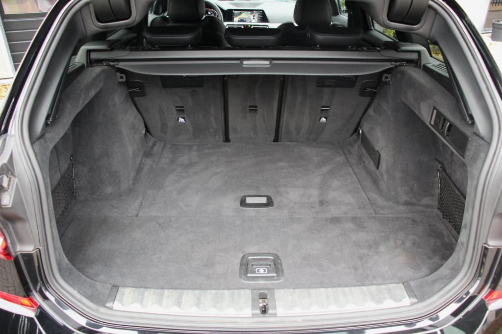 BMW 3-serie touring 330i m-sport - leder - 360 camera - head up - led - vir