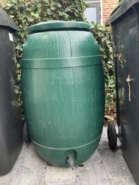 Regenton 100% goede staat met aftapkraan en schroefdeksel