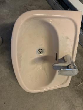 Wastafel met grohe koudwater kraan