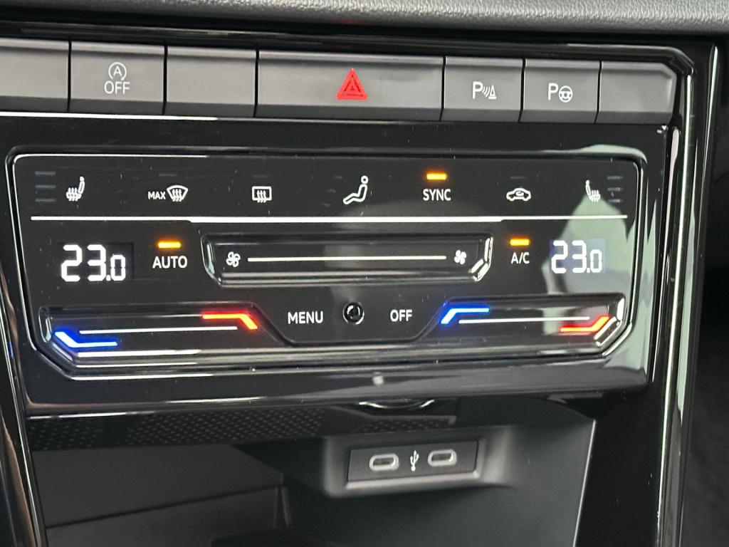 Volkswagen T-roc 1.5 tsi r-line | black style | panoramadak | 19 inch | cam