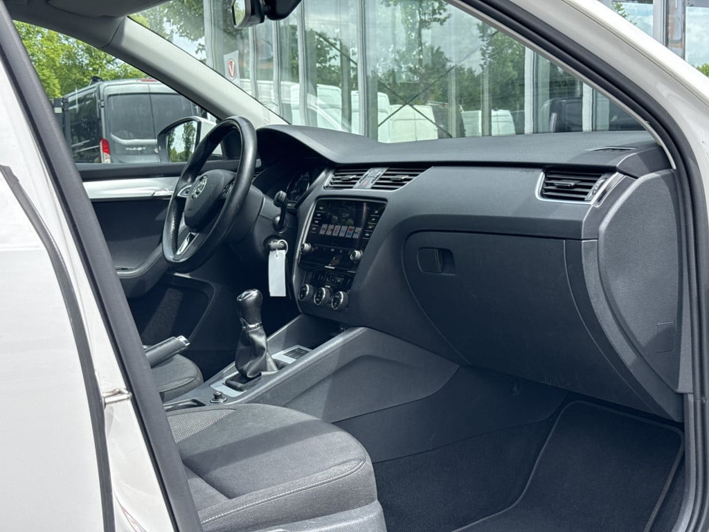 Skoda Octavia combi 1.0 tsi ambition business | nl-auto | navi | carplay | 