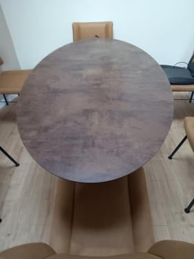 Ovale tafel roestkleurig