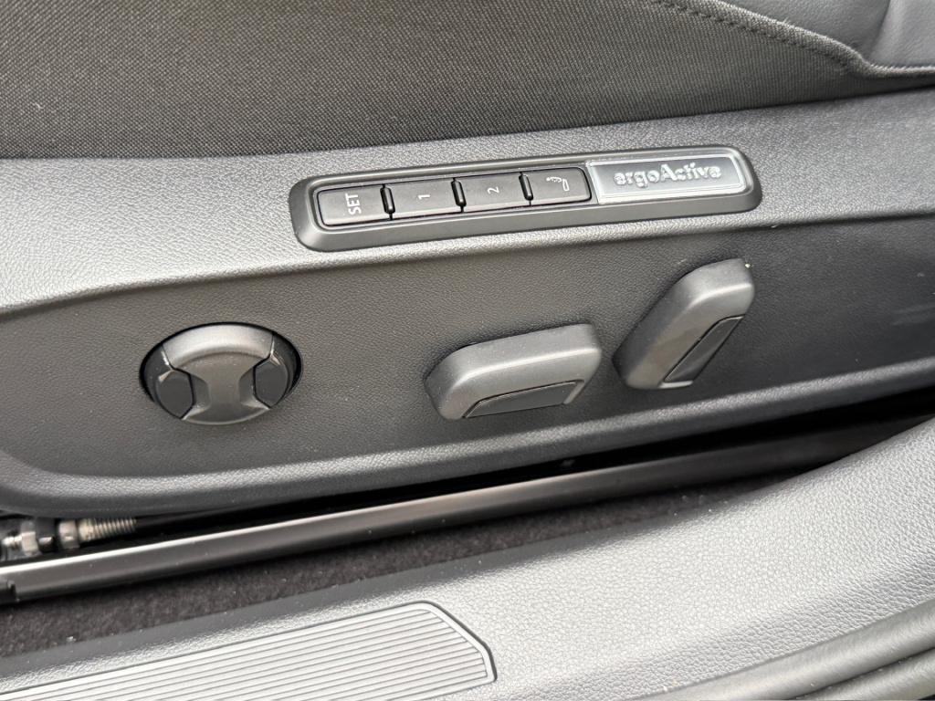 Volkswagen Golf 1.5 ehybrid style | trekhaak | camera | iq light | head up 