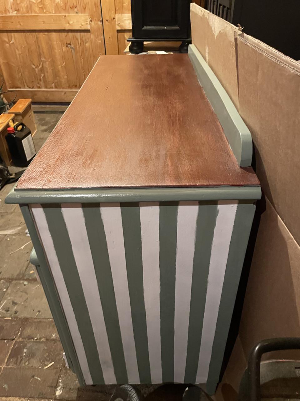 Uniek landelijk kastje