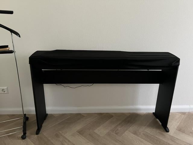 Roland FP-10 piano
