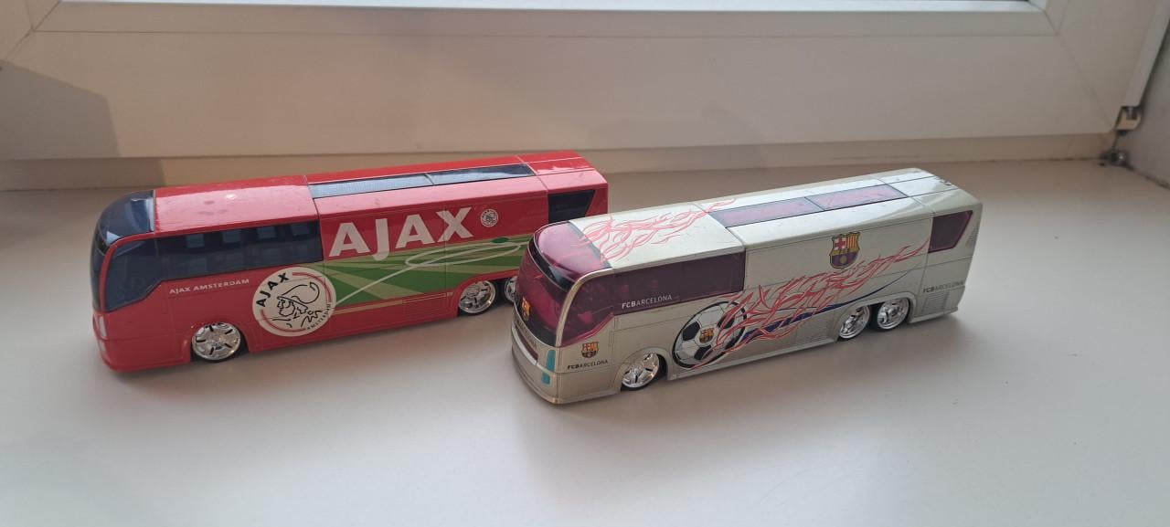 Ajax en Barcelona spelersbus