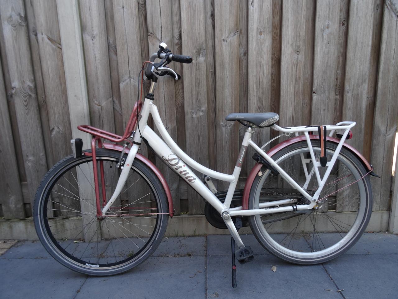 🚲 Batavus Diva Meisjesfiets 26 inch – Wit/Bordeauxrood – 3 Versnellingen ❤
