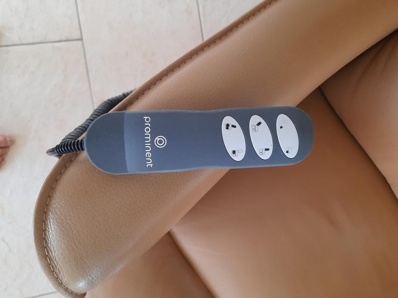 Prominent lederen Sta-op stoel (in goede nette staat) elektrisch bedienbaar
