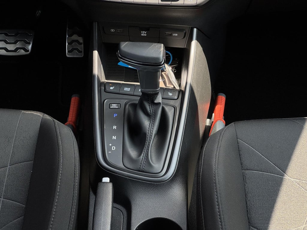Hyundai Bayon 1.0 t-gdi premium automaat | trekhaak | navigatie | camera | 