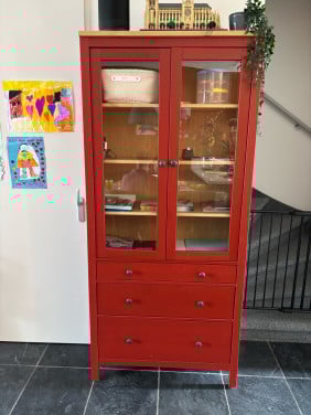 HEMNES Ikea Buffetkast / Vitrinekast / Speelgoedkast rood