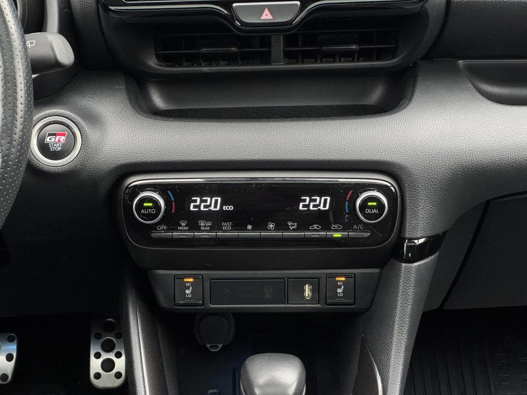 Toyota Yaris 1.5 hybrid gr sport premium pack, nl-auto!