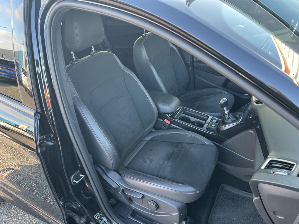 Ford Kuga 1.5 ecoboost 150pk 2wd st line , trekhaak , winterpack