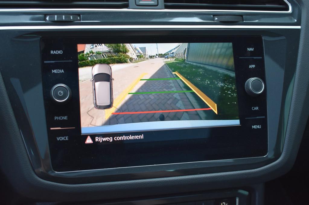 Volkswagen Tiguan 1.5 tsi act r-line | trekhaak | camera | stoelverwarming 