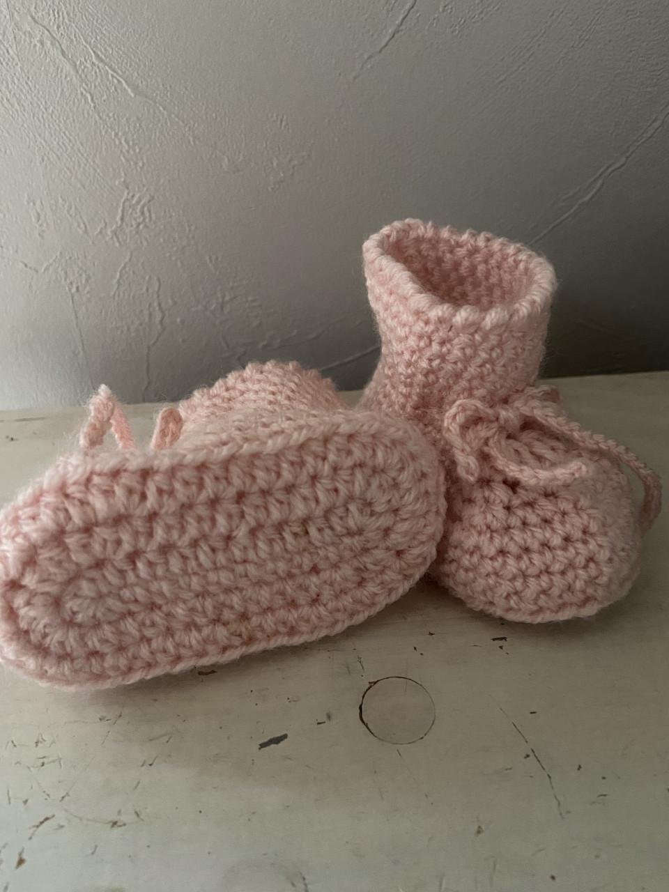 Nieuw: schattig gehaakte babyslofjes