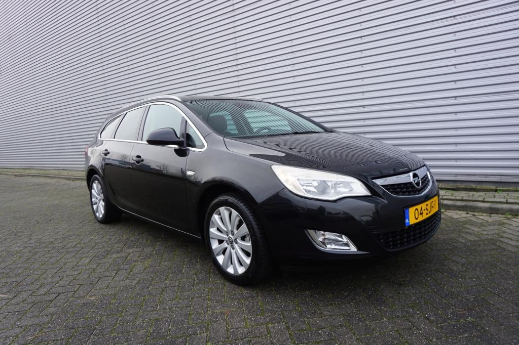 Opel Astra sports tourer 1.4 cosmo navi / climate / cruise / trekhaak / lm 