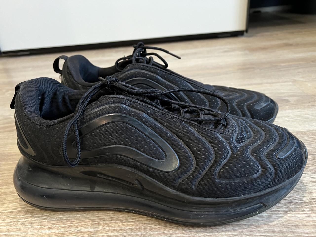 Nike air 720 zwart maat 47