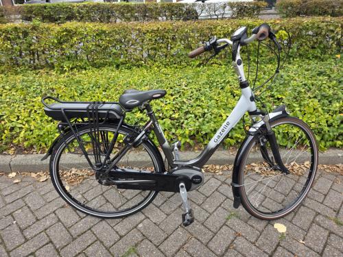 Schitterende Gazelle Orange met Bosch middenmotor