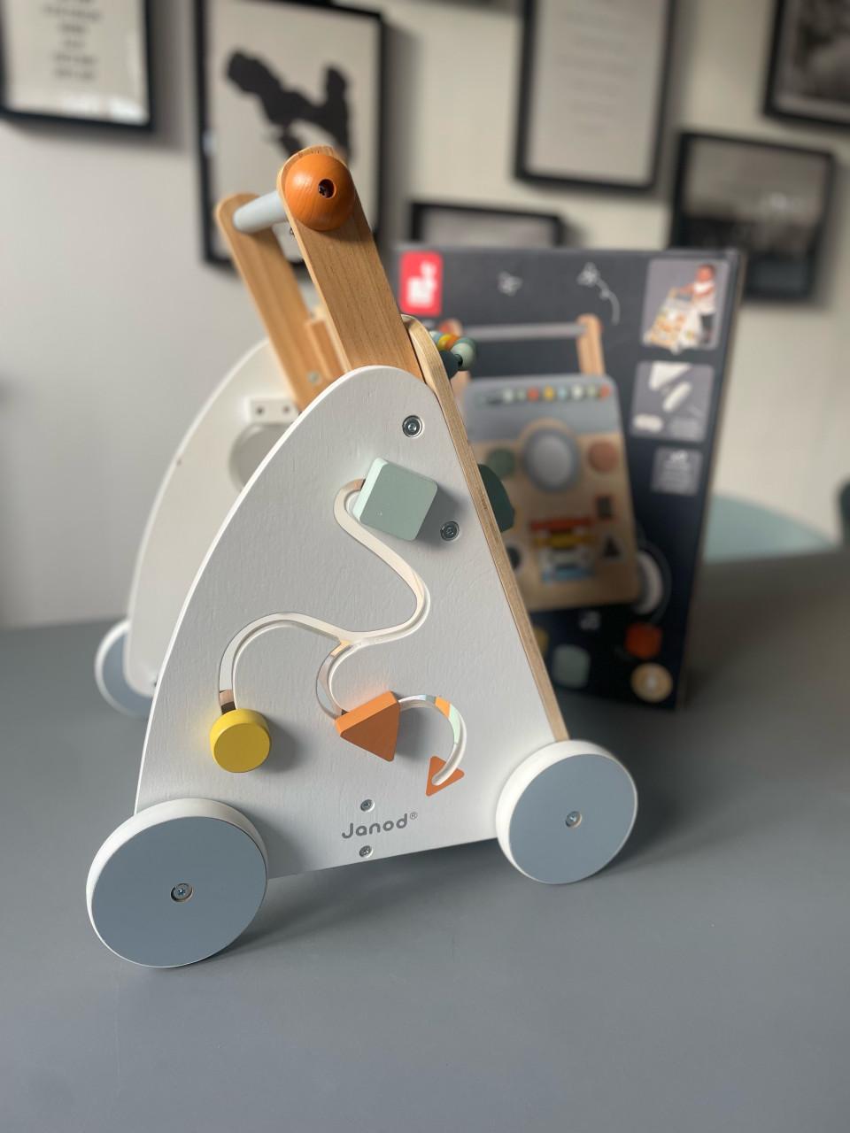 Houten loopwagen muziek