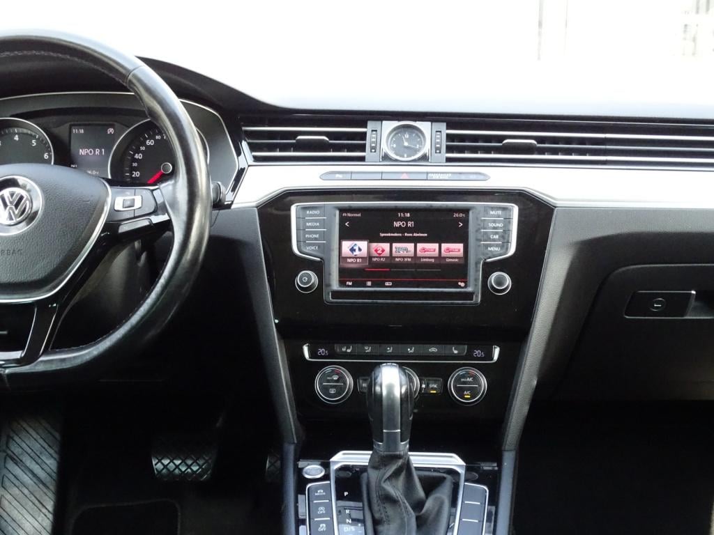 Volkswagen Passat variant 2.0 tsi highline 211pk automaat | el. trekhaak | 