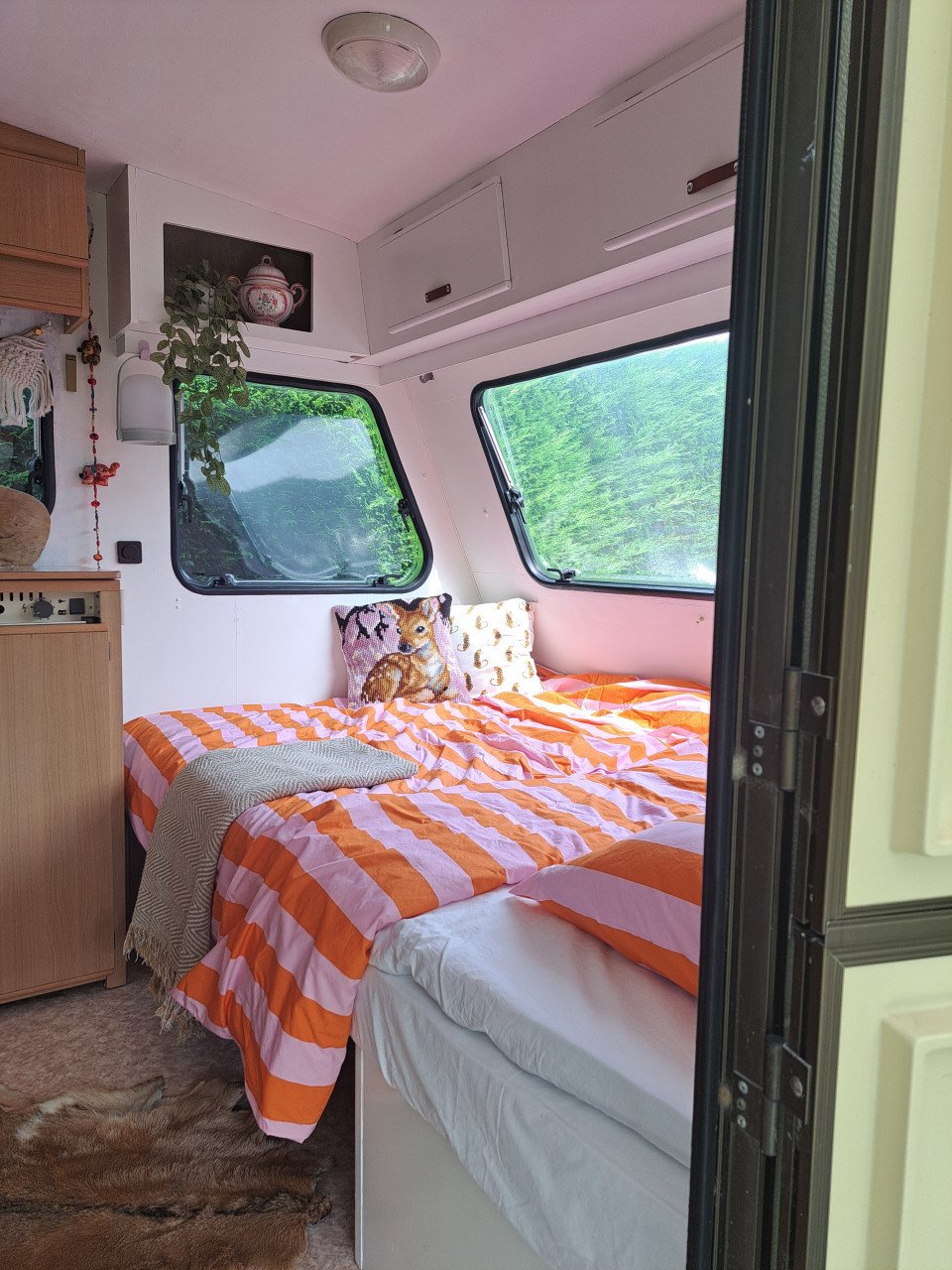 Adria 4158 TD caravan met voortent – charmant project met potentieel!