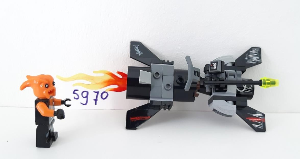 LEGO Space Police 5970: De Vriesstraal met Kranxx + Ruimtepolitie 3 Agent 2