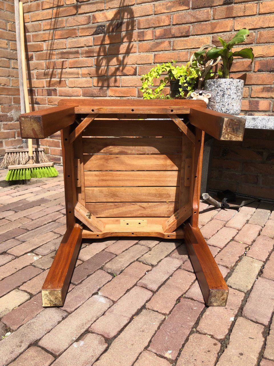 Bijzettafel 50x50xH45 cm.