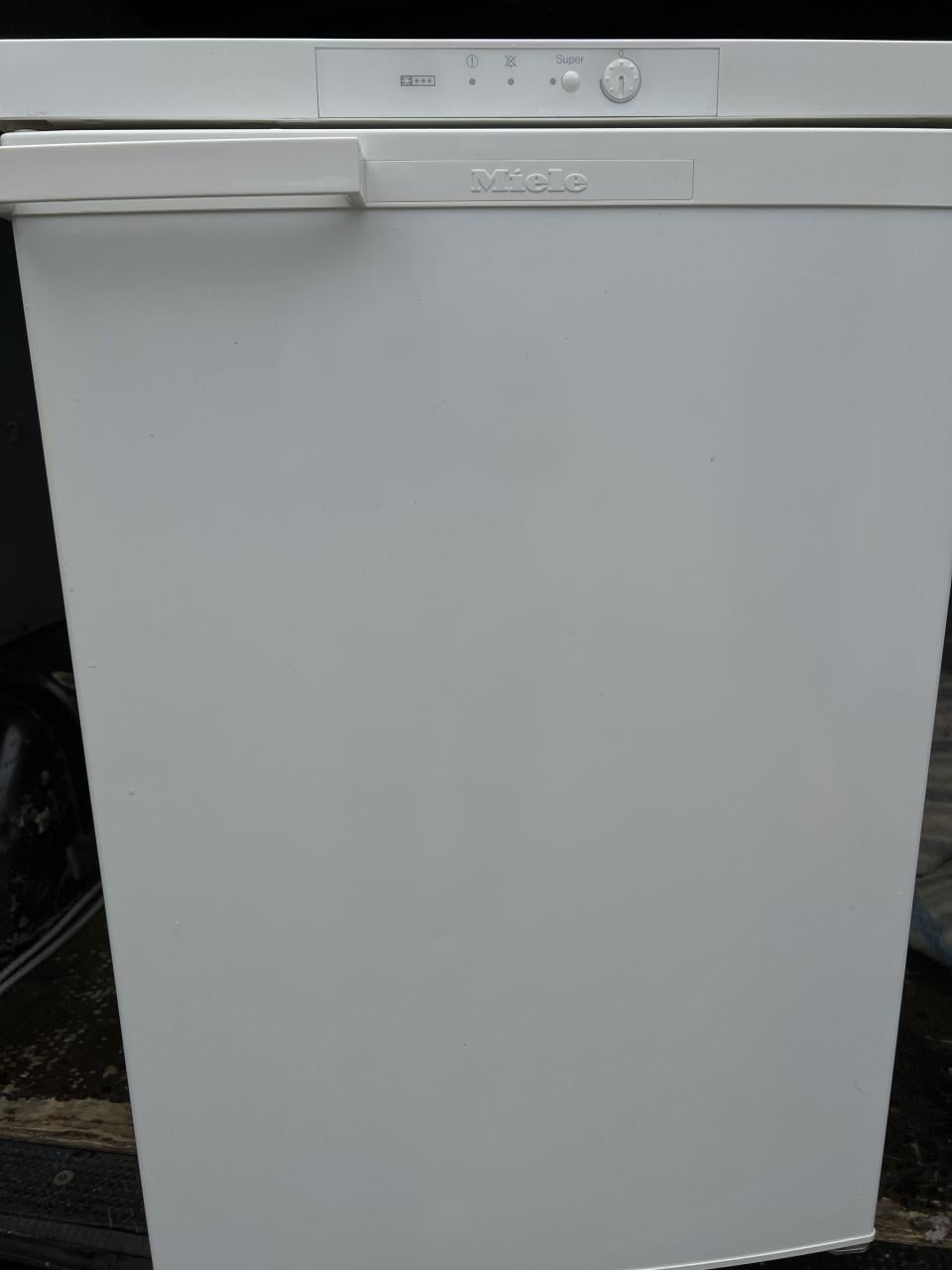 Miele vrieskast bijna niet gebruikt 85x55 cm. 91 liter