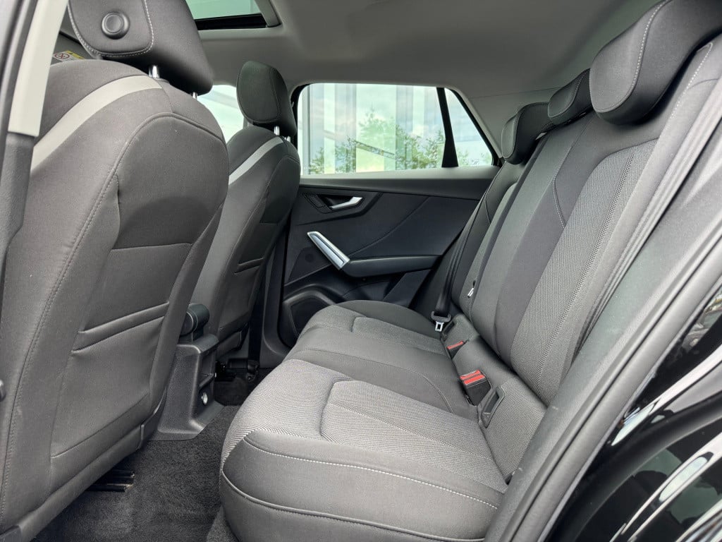 Audi Q2 35 tfsi s edition * panoramadak * camera * keyless