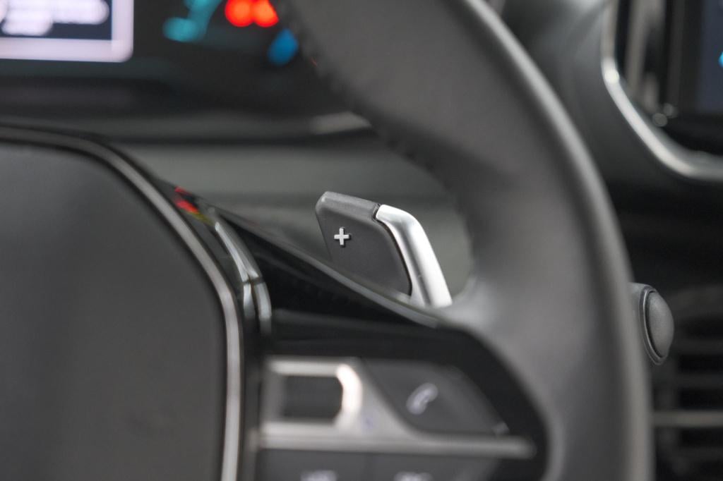 Peugeot 208 1.2 hybrid 110 e-dcs6 style | parkeersensoren | apple carplay |
