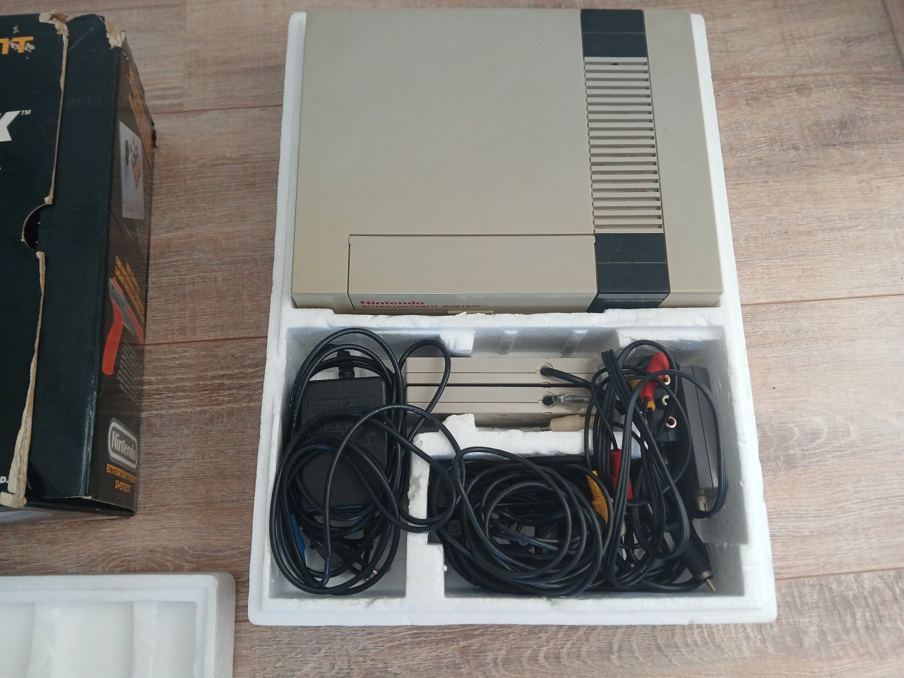 Nintendo nes control deck boxed