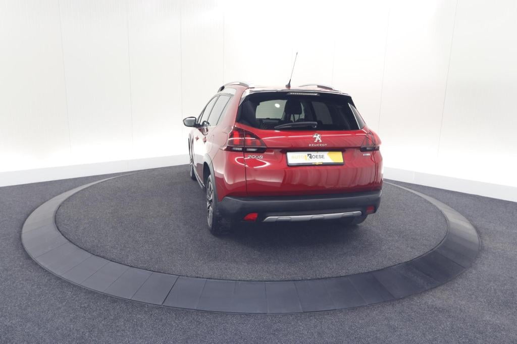 Peugeot 2008 1.2 puretech blue lease executive | all season banden | panora