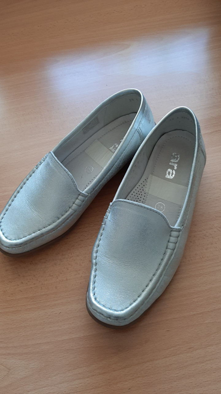 ARA maat 3½ zilverkleurige lederen loafers