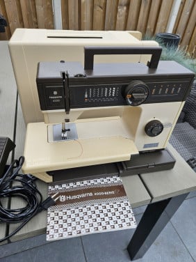 Mooie krachtige en werkende husqvarna 4320 naaimachine....