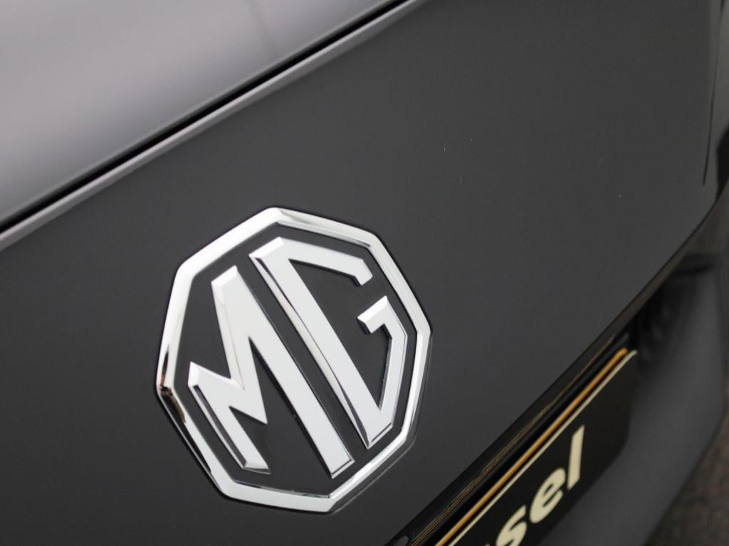 MG Mg4 64 kwh luxury | automaat | navigatie | climate control | apple carpl