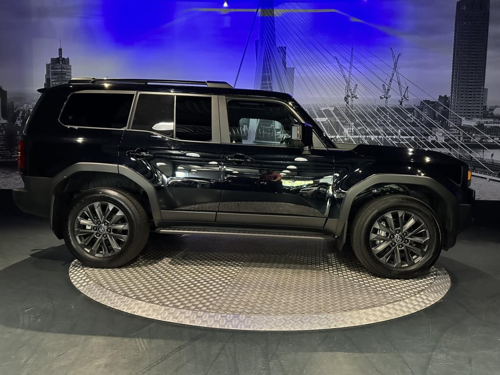 Toyota Land Cruiser 2.8 d-4d standard roof window van professional