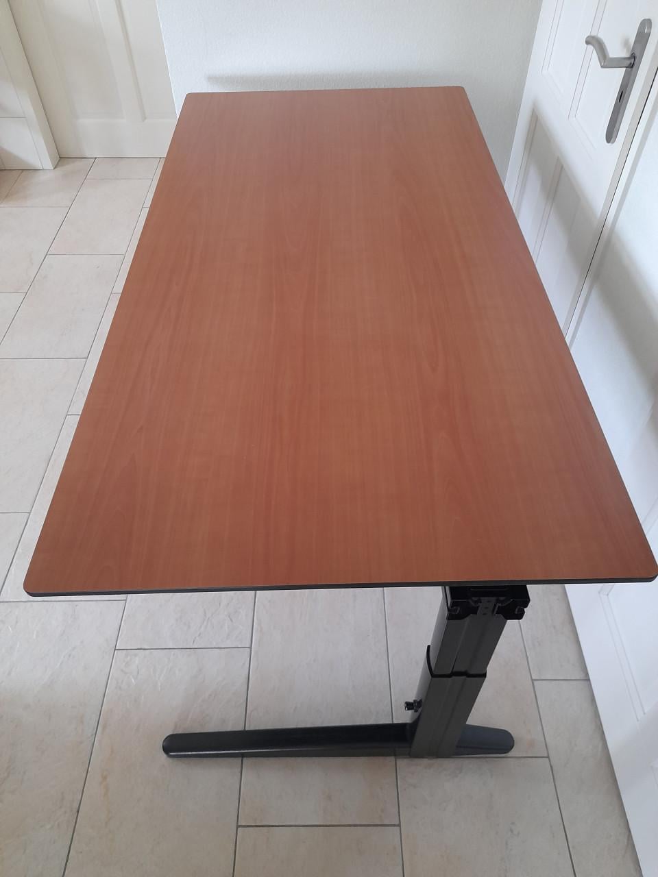 Professioneel Bureau 80 x 160 (in hoogte verstelbaar)in goede nette staat!