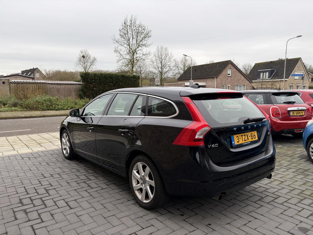 VOLVO V60 1.6 T3 MOMENTUM 2014 AUTOMAAT NAVI PDC AIRCO CT
