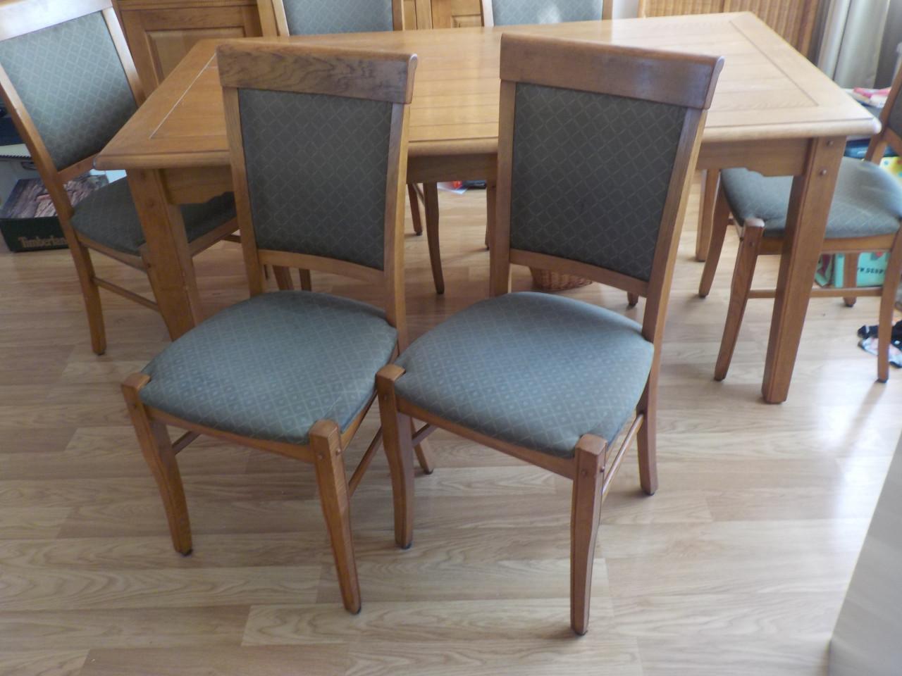 Blank eiken tafel 160 x 85 cm + 6 stoelen in goede tot zeer goede staat